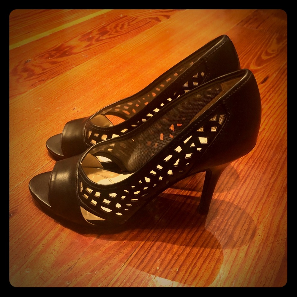 Tahari Liquorice Black Pumps. Size 6.
